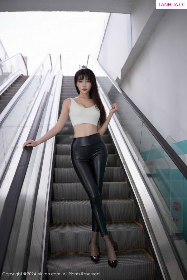 [XiuRen]高清写真图 2024.10.31 No.9377 陆萱萱 黑丝美腿